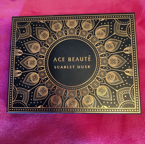 Only a couple of colors touched with fingertips - Picture 3 of 3